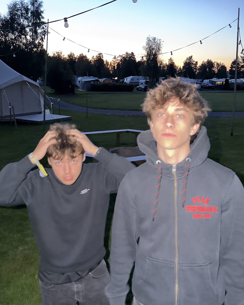 Op de camping bij valavond