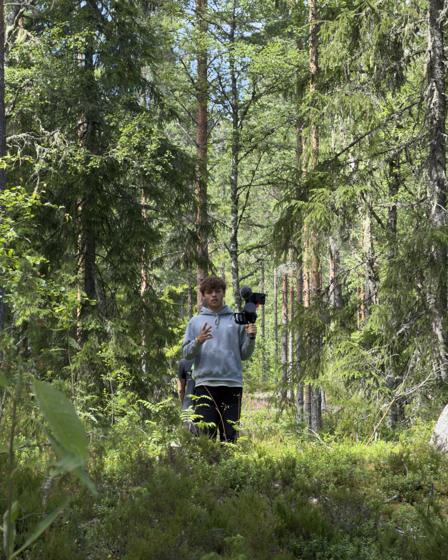 Cameraman tussen de dennen, Coppens Junior
