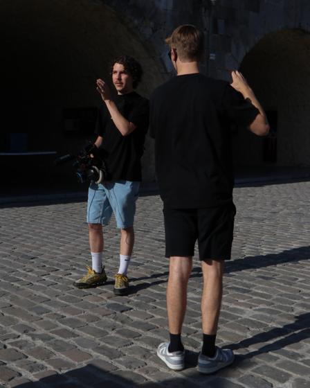 Crew op het plein van de citadel